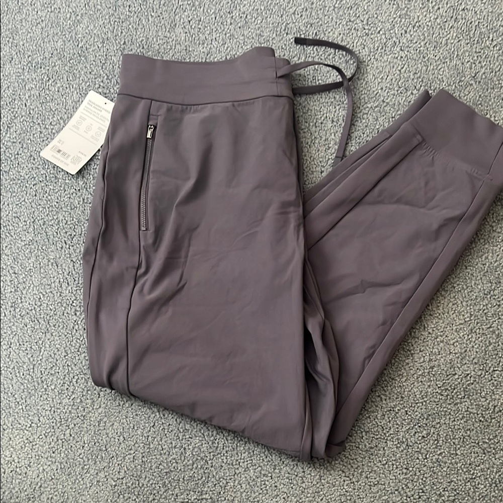 NWT - Athleta Headlands Hybrid Trek Joggers. Gorgeous lavender grey color